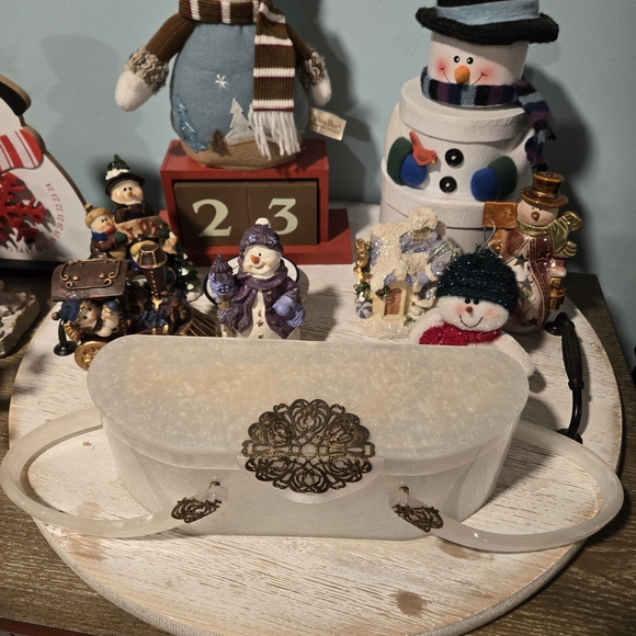 Chic Cream Decorative Bag with Gold Detailing - Picture 2 of 12